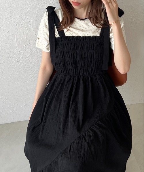 raffime（ラフィミー）の「シャーリング肩リボンキャミワンピース（ワンピース・レディース・カーキ/ブラック/オフホワイト・フリー）」の4枚目の写真