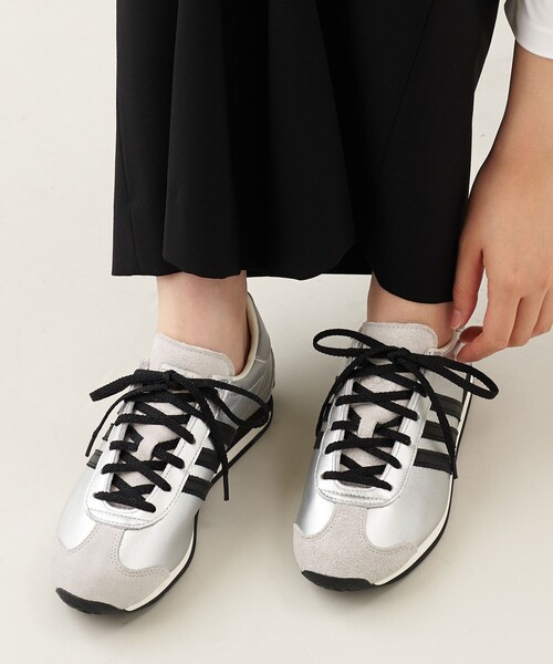 adidas Originals（アディダスオリジナルス）の「＜adidas Originals＞COUNTRY OG  スニーカー（スニーカー・レディース・シルバー・22.5cm/23cm/23.5cm/24cm/24.5cm/25cm）」の3枚目の写真
