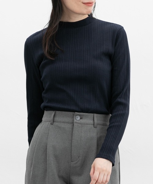 Honeys(ハニーズ)の「ランダムリブハイネックTシャツ(Tシャツ/カットソー・レディース・ボルドー/モカ/ネイビー/ブラック/ブルー/ダークグリーン/オフホワイト/ラベンダー/ライトグリーン・LL/L/M/S)」の6枚目の写真