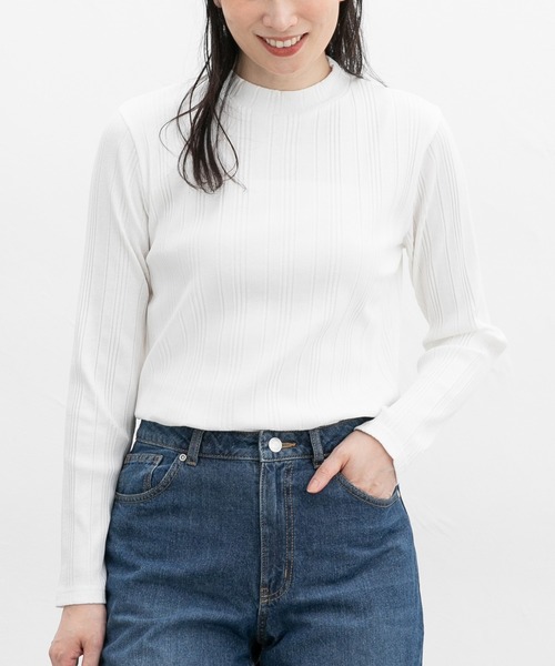 Honeys(ハニーズ)の「ランダムリブハイネックTシャツ(Tシャツ/カットソー・レディース・ボルドー/モカ/ネイビー/ブラック/ブルー/ダークグリーン/オフホワイト/ラベンダー/ライトグリーン・LL/L/M/S)」の2枚目の写真