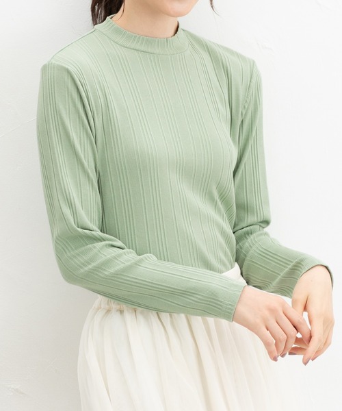 Honeys(ハニーズ)の「ランダムリブハイネックTシャツ(Tシャツ/カットソー・レディース・ボルドー/モカ/ネイビー/ブラック/ブルー/ダークグリーン/オフホワイト/ラベンダー/ライトグリーン・LL/L/M/S)」の5枚目の写真