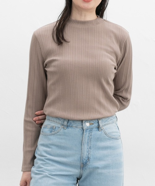 Honeys(ハニーズ)の「ランダムリブハイネックTシャツ(Tシャツ/カットソー・レディース・ボルドー/モカ/ネイビー/ブラック/ブルー/ダークグリーン/オフホワイト/ラベンダー/ライトグリーン・LL/L/M/S)」の3枚目の写真