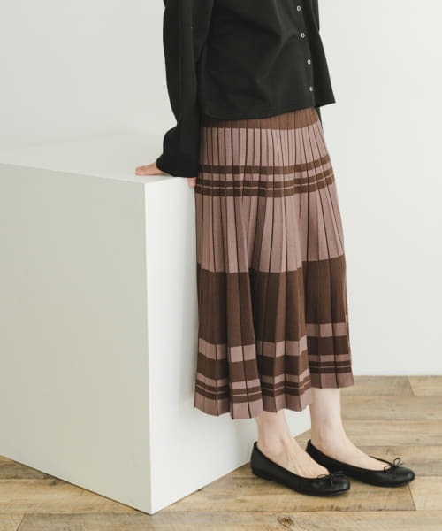 ITEMS URBANRESEARCH(アイテムズ アーバンリサーチ)の「プリーツニットスカート(スカート・レディース・その他/ブラウン/モカ・-/FREE)」の1枚目の写真