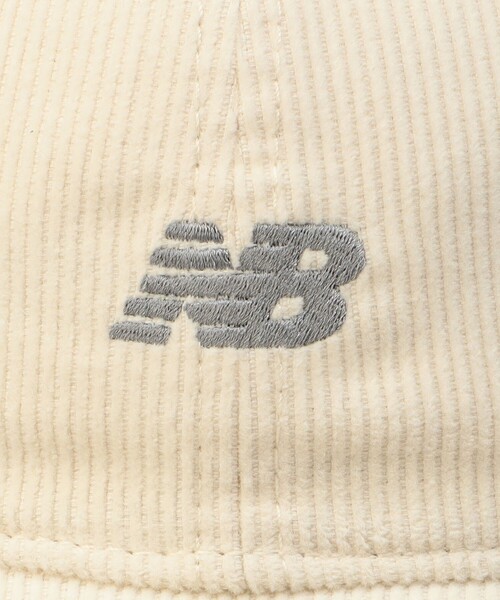 NEW BALANCE(ニューバランス)の「NEWBALANCE(ニューバランス)コーデュロイロゴキャップ(キャップ・レディース・ブラック/ナチュラル・FREE)」の4枚目の写真