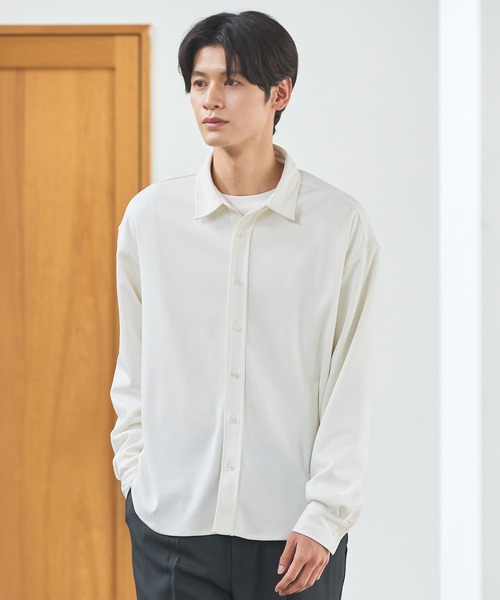 ESSENTIALS WARDROBE(エッセンシャルワードローブ)の「ミクロリブプリーツ長袖ボタンシャツ(シャツ/ブラウス・メンズ・グレー/ブラック/ホワイト・L/M/S/XL)」の2枚目の写真