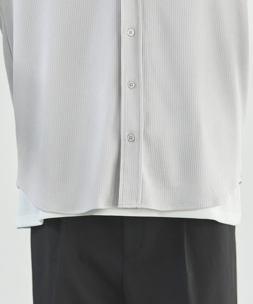 ESSENTIALS WARDROBE(エッセンシャルワードローブ)の「ミクロリブプリーツ長袖ボタンシャツ(シャツ/ブラウス・メンズ・グレー/ブラック/ホワイト・L/M/S/XL)」の7枚目の写真