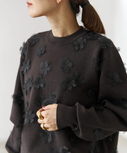 VERMEIL par iena(ヴェルメイユパーイエナ)の「petal knit プルオーバー(ニット/セーター・レディース・ブラウン/ブラック・FREE)」の2枚目の写真