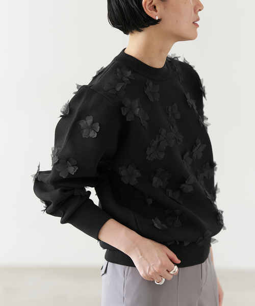 VERMEIL par iena(ヴェルメイユパーイエナ)の「petal knit プルオーバー(ニット/セーター・レディース・ブラウン/ブラック・FREE)」の3枚目の写真