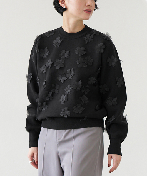 VERMEIL par iena(ヴェルメイユパーイエナ)の「petal knit プルオーバー(ニット/セーター・レディース・ブラウン/ブラック・FREE)」の4枚目の写真