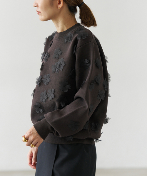 VERMEIL par iena(ヴェルメイユパーイエナ)の「petal knit プルオーバー(ニット/セーター・レディース・ブラウン/ブラック・FREE)」の11枚目の写真