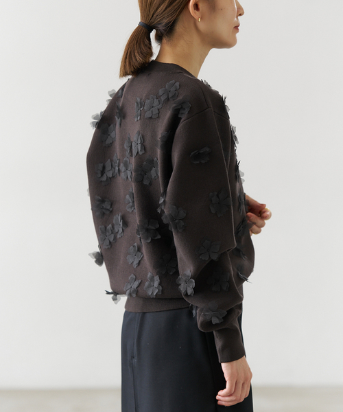 VERMEIL par iena(ヴェルメイユパーイエナ)の「petal knit プルオーバー(ニット/セーター・レディース・ブラウン/ブラック・FREE)」の13枚目の写真