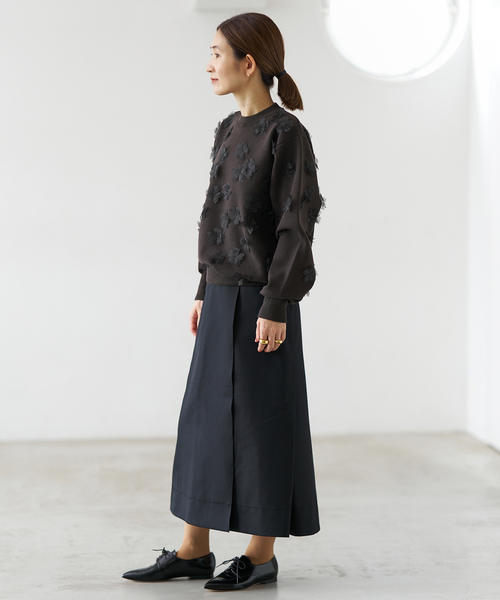 VERMEIL par iena(ヴェルメイユパーイエナ)の「petal knit プルオーバー(ニット/セーター・レディース・ブラウン/ブラック・FREE)」の15枚目の写真