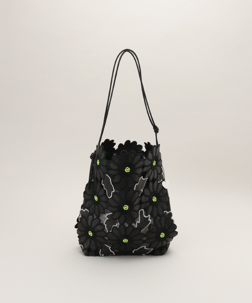 JOINT WORKS(ジョイントワークス)の「HEY! Mrs ROSE/ヘイ!ミセスローズ フラワーシシュウトート 212-140501(トートバッグ・レディース・ブラック/シルバー/ホワイト・FREE)」の1枚目の写真