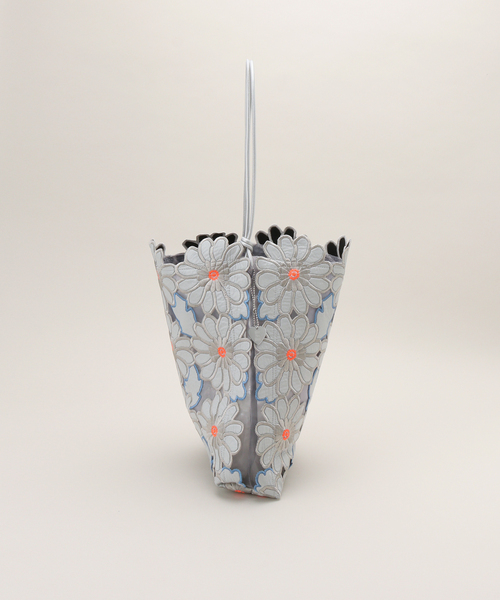 JOINT WORKS(ジョイントワークス)の「HEY! Mrs ROSE/ヘイ!ミセスローズ フラワーシシュウトート 212-140501(トートバッグ・レディース・ブラック/シルバー/ホワイト・FREE)」の5枚目の写真