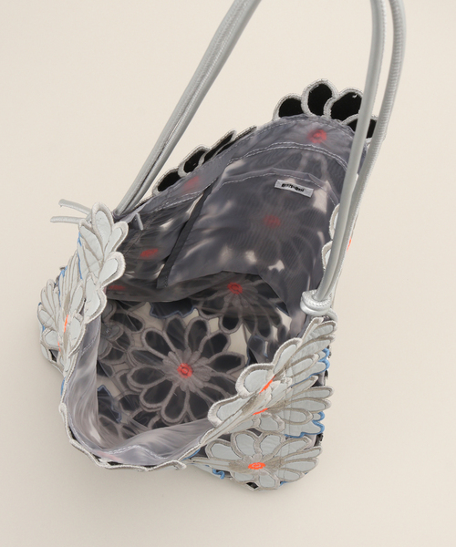 JOINT WORKS(ジョイントワークス)の「HEY! Mrs ROSE/ヘイ!ミセスローズ フラワーシシュウトート 212-140501(トートバッグ・レディース・ブラック/シルバー/ホワイト・FREE)」の8枚目の写真