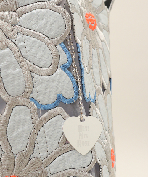 JOINT WORKS(ジョイントワークス)の「HEY! Mrs ROSE/ヘイ!ミセスローズ フラワーシシュウトート 212-140501(トートバッグ・レディース・ブラック/シルバー/ホワイト・FREE)」の12枚目の写真