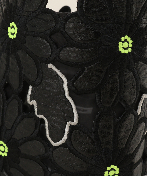 JOINT WORKS(ジョイントワークス)の「HEY! Mrs ROSE/ヘイ!ミセスローズ フラワーシシュウトート 212-140501(トートバッグ・レディース・ブラック/シルバー/ホワイト・FREE)」の14枚目の写真