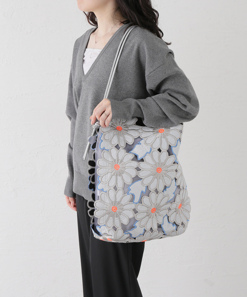 JOINT WORKS(ジョイントワークス)の「HEY! Mrs ROSE/ヘイ!ミセスローズ フラワーシシュウトート 212-140501(トートバッグ・レディース・ブラック/シルバー/ホワイト・FREE)」の18枚目の写真