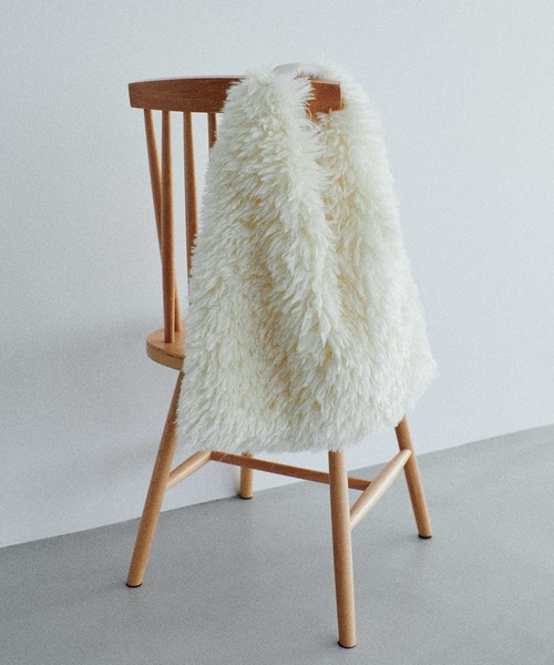 LE VERNIS(ル・ベルニ)の「【LE VERNIS/ル・ベルニ】Fake fur big bag(ショルダーバッグ・レディース・ブラウン/オフホワイト/ブラック・FREE)」の1枚目の写真