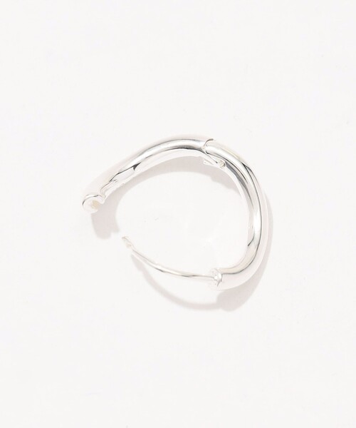 BAR JEWELLERY（バージュエリー）の「BAR Jewellery CHUNKY OUTLINE フープピアス（ピアス（両耳用）・レディース・シルバー・FREE）」の4枚目の写真