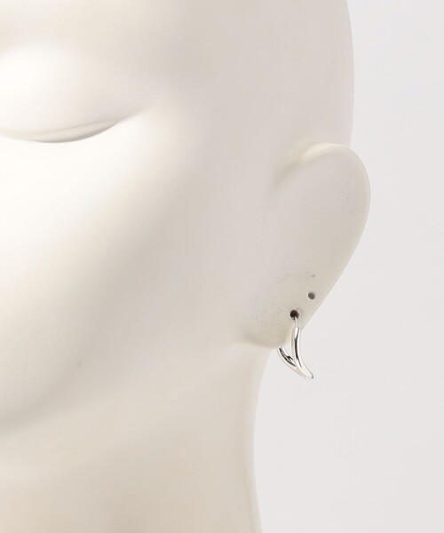 BAR JEWELLERY（バージュエリー）の「BAR Jewellery CHUNKY OUTLINE フープピアス（ピアス（両耳用）・レディース・シルバー・FREE）」の5枚目の写真