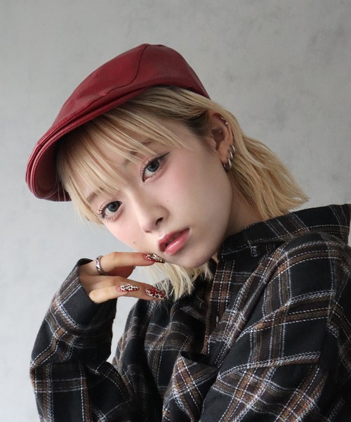 BARELY BLUE(ベアリーブルー)の「【 BARELY BLUE / ベアリーブルー 】フェイクレザー ハンチング帽(ハンチング/ベレー帽・レディース・ブラウン/レッド/ブラック・FREE)」の3枚目の写真