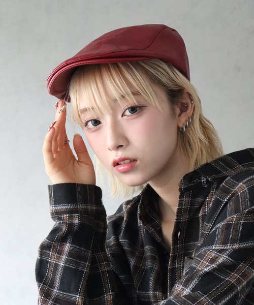 BARELY BLUE(ベアリーブルー)の「【 BARELY BLUE / ベアリーブルー 】フェイクレザー ハンチング帽(ハンチング/ベレー帽・レディース・ブラウン/レッド/ブラック・FREE)」の5枚目の写真