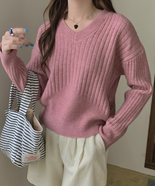 ECLIN(エクラン)の「Vネックリブニットプルオーバー(ニット/セーター・レディース・ブルー/ベージュ/ピンク/ブラック/アイボリー・FREE)」の5枚目の写真