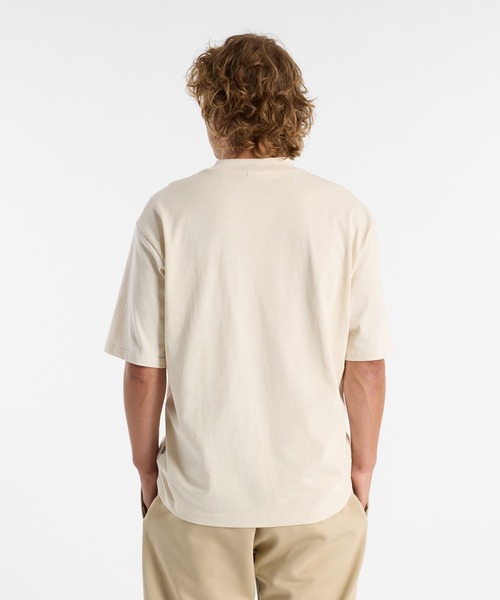NEW BALANCE(ニューバランス)の「Hoops グラフィックショートスリーブTシャツ(Tシャツ/カットソー・メンズ・ブラック/アイボリー・XX-LARGE/X-LARGE/LARGE/MEDIUM/SMALL)」の4枚目の写真