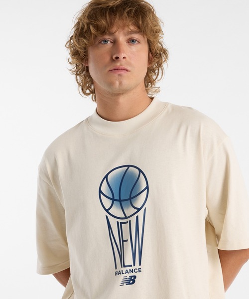 NEW BALANCE(ニューバランス)の「Hoops グラフィックショートスリーブTシャツ(Tシャツ/カットソー・メンズ・ブラック/アイボリー・XX-LARGE/X-LARGE/LARGE/MEDIUM/SMALL)」の5枚目の写真