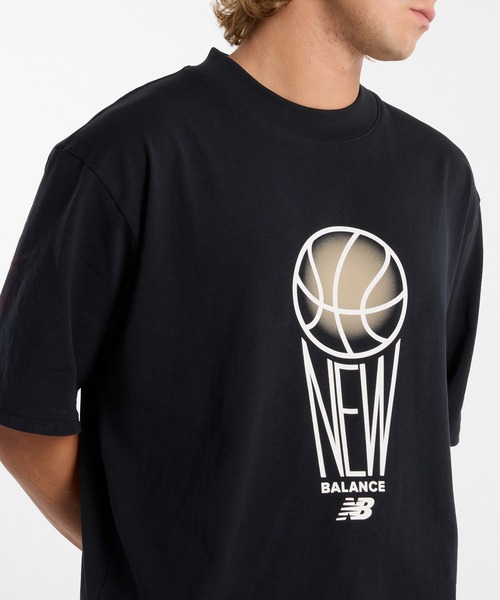 NEW BALANCE(ニューバランス)の「Hoops グラフィックショートスリーブTシャツ(Tシャツ/カットソー・メンズ・ブラック/アイボリー・XX-LARGE/X-LARGE/LARGE/MEDIUM/SMALL)」の10枚目の写真