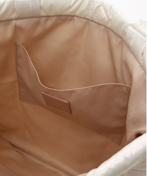 & chouette(アンドシュエット)の「メタリックカラーキルティングトートバッグ(トートバッグ・レディース・ダークグレー/ホワイト/スモークピンク/ネイビー・FREE)」の16枚目の写真