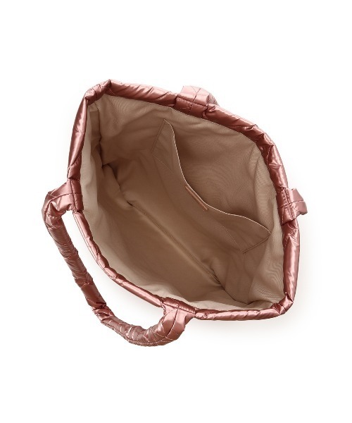 & chouette(アンドシュエット)の「メタリックカラーキルティングトートバッグ(トートバッグ・レディース・ダークグレー/ホワイト/スモークピンク/ネイビー・FREE)」の19枚目の写真