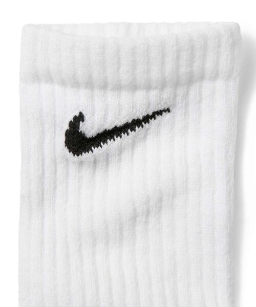 NIKE（ナイキ）の「ナイキ エブリデイ クッションド トレーニング クルー ソックス (3足) / Nike Everyday Cushioned Training Crew Socks (3 Pairs)  SX7664-100 White（ソックス/靴下・メンズ・ホワイト・23-25/21-23/25-27/27-29）」の4枚目の写真