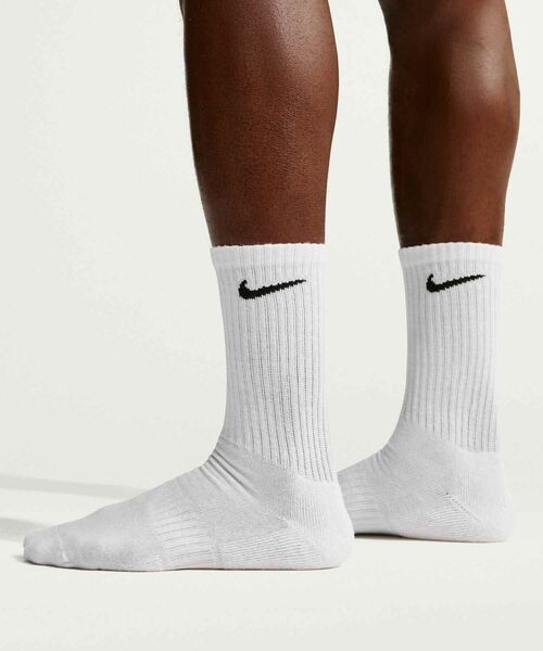 NIKE（ナイキ）の「ナイキ エブリデイ クッションド トレーニング クルー ソックス (3足) / Nike Everyday Cushioned Training Crew Socks (3 Pairs)  SX7664-100 White（ソックス/靴下・メンズ・ホワイト・23-25/21-23/25-27/27-29）」の5枚目の写真