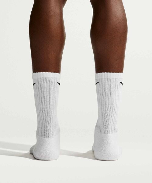 NIKE（ナイキ）の「ナイキ エブリデイ クッションド トレーニング クルー ソックス (3足) / Nike Everyday Cushioned Training Crew Socks (3 Pairs)  SX7664-100 White（ソックス/靴下・メンズ・ホワイト・23-25/21-23/25-27/27-29）」の7枚目の写真