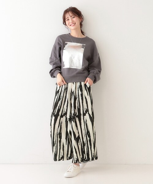 Cutie Blonde（キューティーブロンド）の「【S-LL】柄プリーツ イージーワイドパンツ（その他パンツ・レディース・ホワイト系7/ネイビー系3/ブラック系6・04/03/02/01）」の6枚目の写真