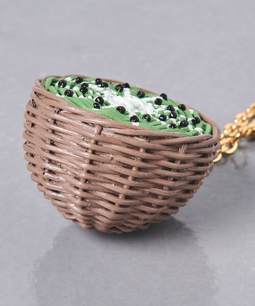 UNITED ARROWS（ユナイテッドアローズ）の「ラタン チャーム②（キーホルダー・レディース・ケリーグリーン/イエロー/レッド/ブラウン・FREE）」の6枚目の写真