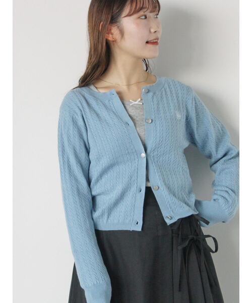 ehka sopo（エヘカソポ）の「細ケーブル刺繍カーディガン（カーディガン/ボレロ・レディース・サックスブルー/ブラック/キナリ/ラベンダー・F）」の4枚目の写真