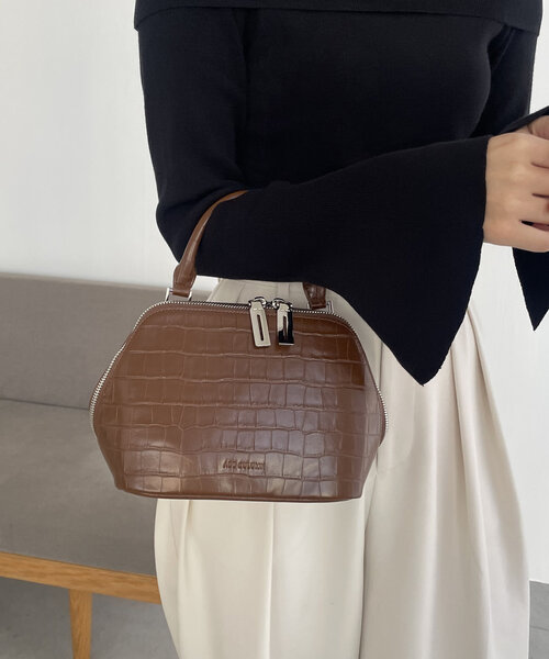 CAPRICIEUX LE'MAGE（カプリシューレマージュ）の「〈ADD CULUMN/アドカラム〉FIGRE SQUARE BOSTON（ボストンバッグ・レディース・ブラウン/ブラック・FREE）」の2枚目の写真