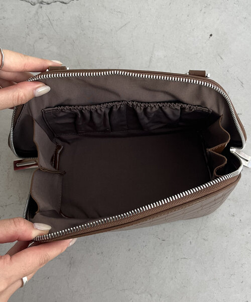 CAPRICIEUX LE'MAGE（カプリシューレマージュ）の「〈ADD CULUMN/アドカラム〉FIGRE SQUARE BOSTON（ボストンバッグ・レディース・ブラウン/ブラック・FREE）」の21枚目の写真