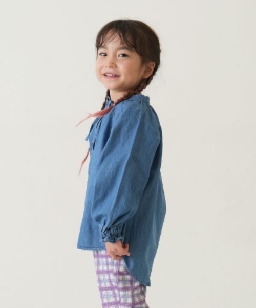 and D. petit main(アンドディープティマイン)の「デニムギャザースモック(シャツ/ブラウス・キッズ・ブルー/ネイビー・120cm/90cm/100cm/150cm/130cm/140cm/110cm)」の3枚目の写真