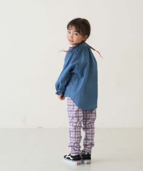 and D. petit main(アンドディープティマイン)の「デニムギャザースモック(シャツ/ブラウス・キッズ・ブルー/ネイビー・120cm/90cm/100cm/150cm/130cm/140cm/110cm)」の7枚目の写真
