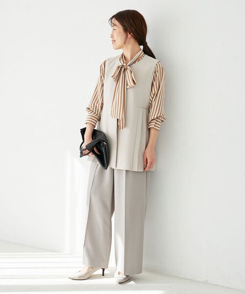 le.coeur blanc(ルクールブラン)の「ツインクロスサイドプリーツベスト(その他アウター・レディース・ベージュ/ネイビー・38)」の5枚目の写真