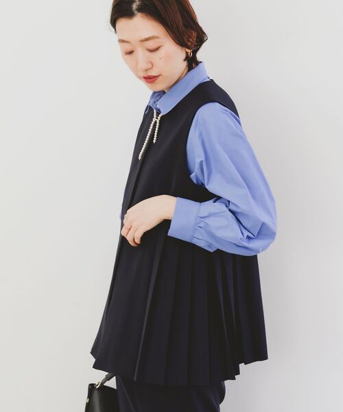 le.coeur blanc(ルクールブラン)の「ツインクロスサイドプリーツベスト(その他アウター・レディース・ベージュ/ネイビー・38)」の11枚目の写真