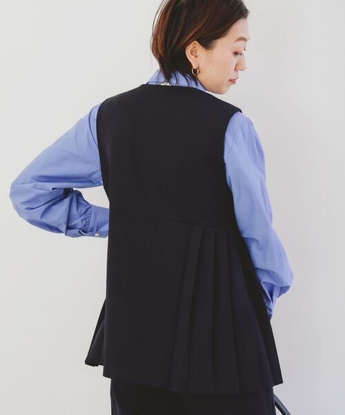 le.coeur blanc(ルクールブラン)の「ツインクロスサイドプリーツベスト(その他アウター・レディース・ベージュ/ネイビー・38)」の12枚目の写真