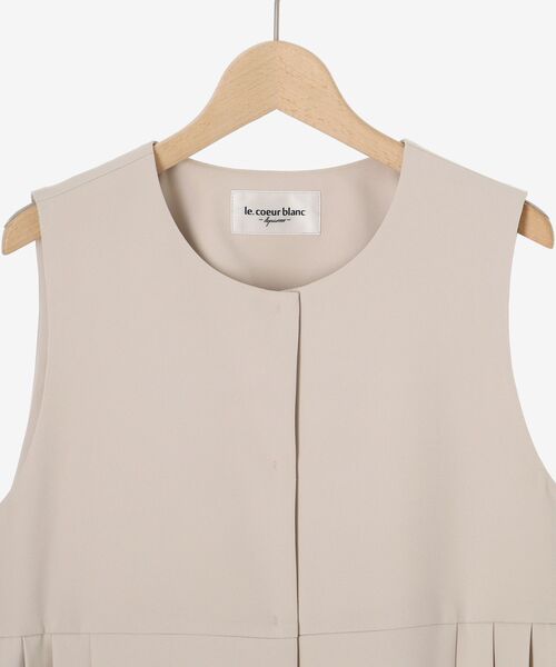le.coeur blanc(ルクールブラン)の「ツインクロスサイドプリーツベスト(その他アウター・レディース・ベージュ/ネイビー・38)」の19枚目の写真