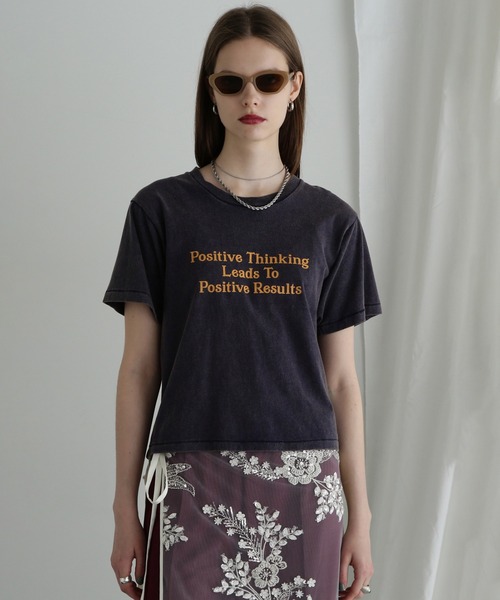 ROSE BUD(ローズバッド)の「LOGO T-SHIRT(Tシャツ/カットソー・レディース・レッド/ブルー/ネイビー・ONE SIZE)」の1枚目の写真