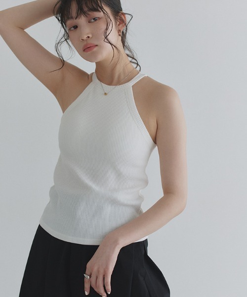 ❗️最終値下げ❗️CLANE ベージュ ホルターネック タンクトップ CLANE（クラネ）の「SQUARE TANK KNIT TOPS（タンクトップ