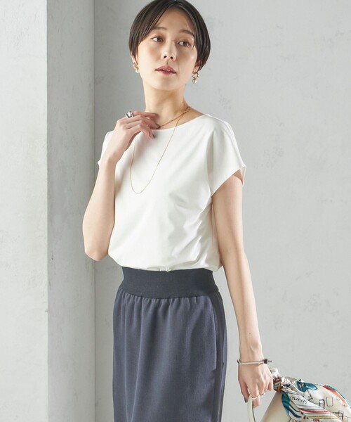 SHIPS(シップス)の「〈手洗い可能〉SORONA(R) ボートネック TEE(Tシャツ/カットソー・レディース・ブラック/ライトグレー/オフホワイト・ONE SIZE)」の6枚目の写真